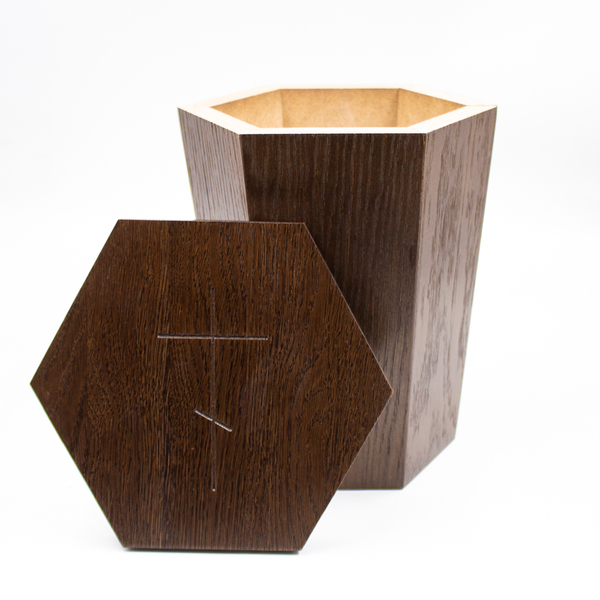 Урна для праха дуб темный Призма с гравировкой "Крест"