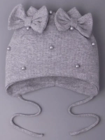 Шапка для девочки осенняя на завязках с бусинами