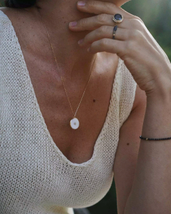 медальон «глаза Солнца» из перламутра с бриллиантом