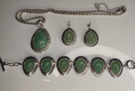 Комплект бижутерии Нефрит подвеска цепочка серьги, браслет. Капля (натуральный камень, бижутерный сплав)