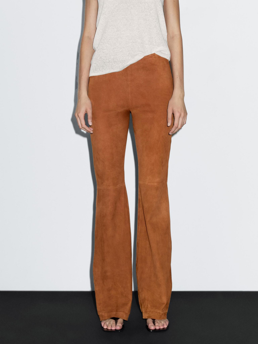 Massimo Dutti Расклешенные замшевые брюки, светло-коричневый