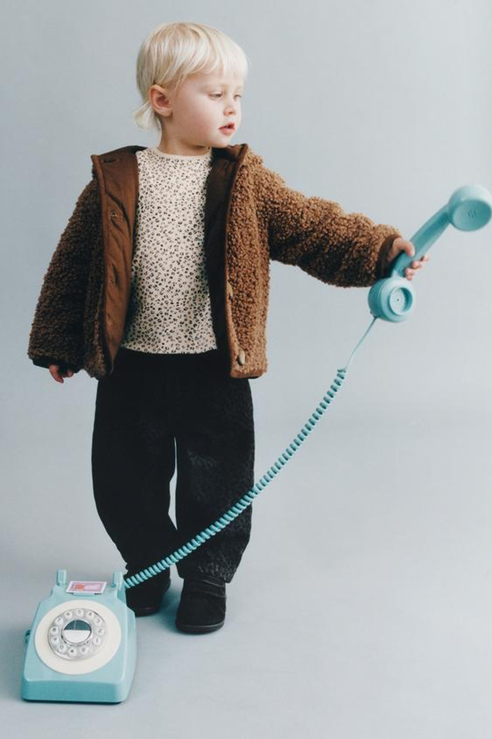 ZARA КОМПЛЕКТ ИЗ ФУТБОЛКИ И ЛЕГИНСОВ ВЯЗКИ POINTELLE С АНИМАЛИСТИЧНЫМ ПРИНТОМ, ЭКРЮ