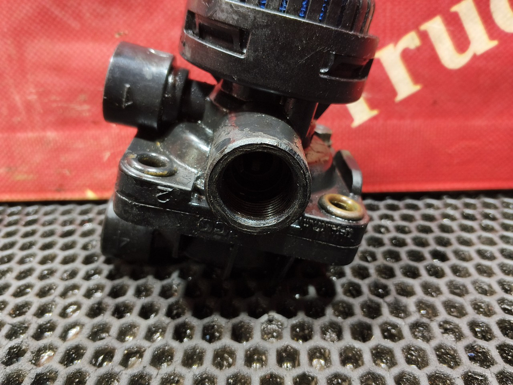 Клапан ускорительный