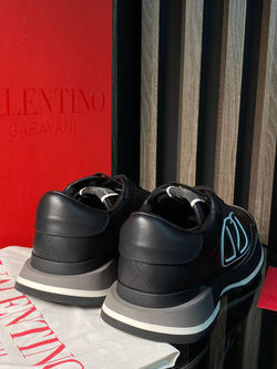 Кроссовки Valentino