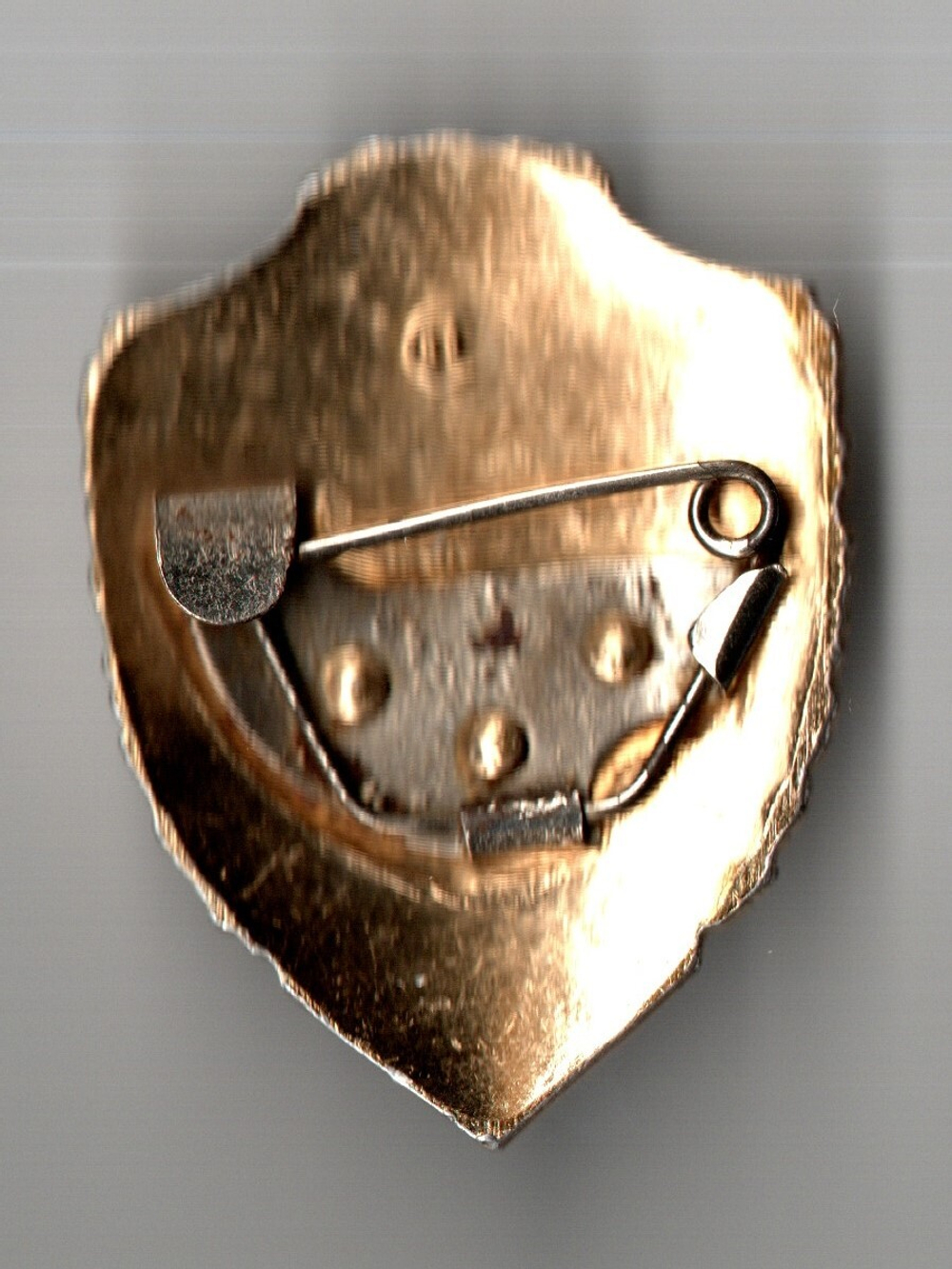 Нагрудный знак "Отличник советской армии", алюминий, краска, булавка. СССР, 1980-е гг.