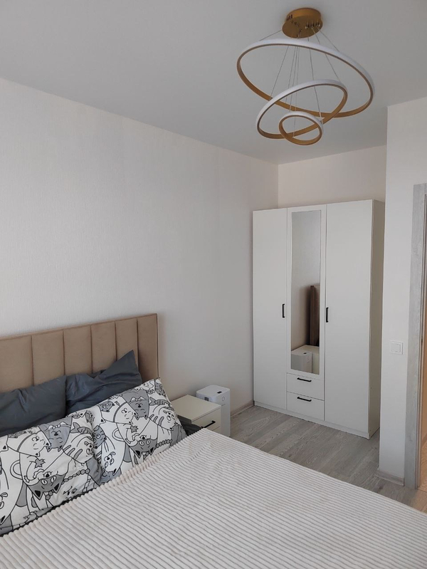 Интерьерная кровать и шкаф