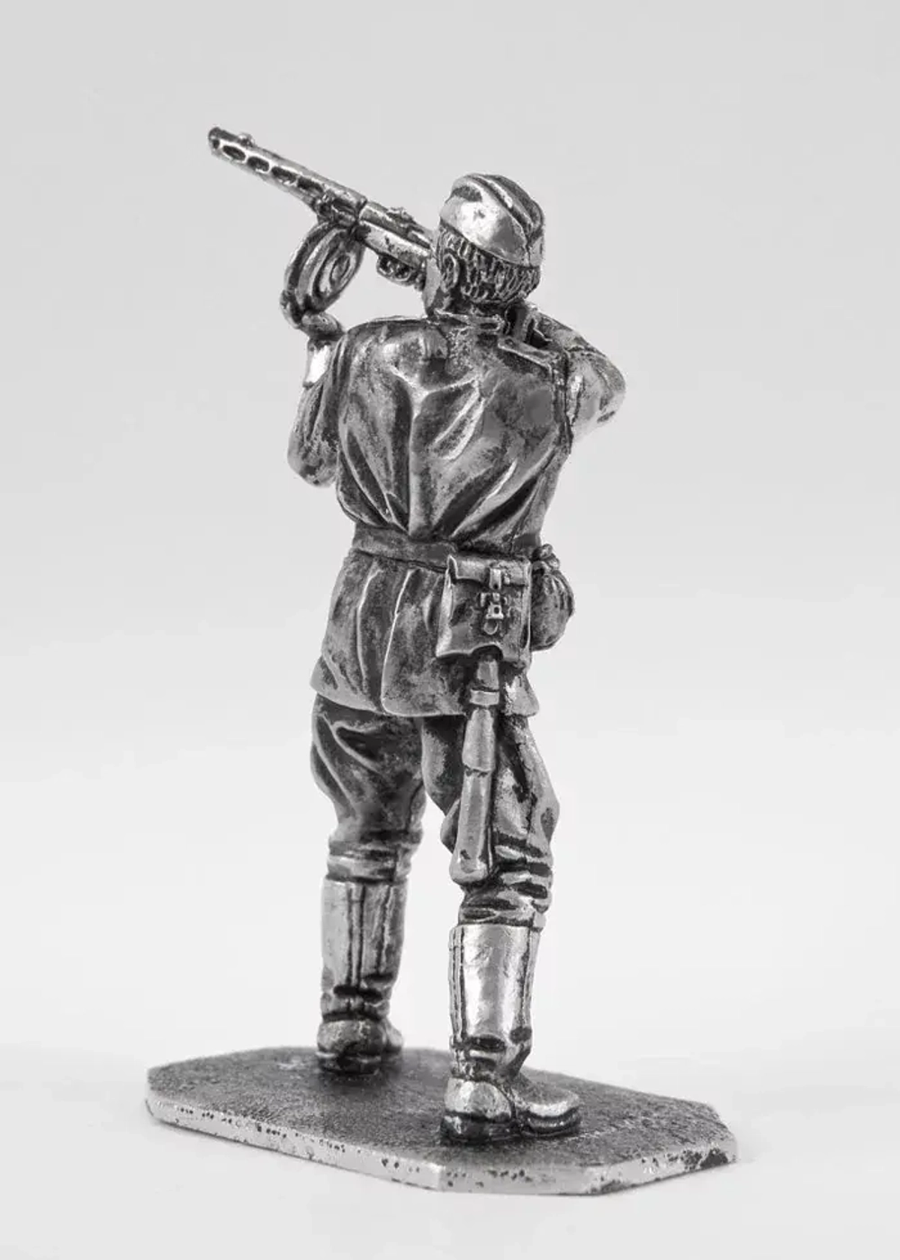 Оловянный солдатикРядовой Красной Армии, 1918 г.