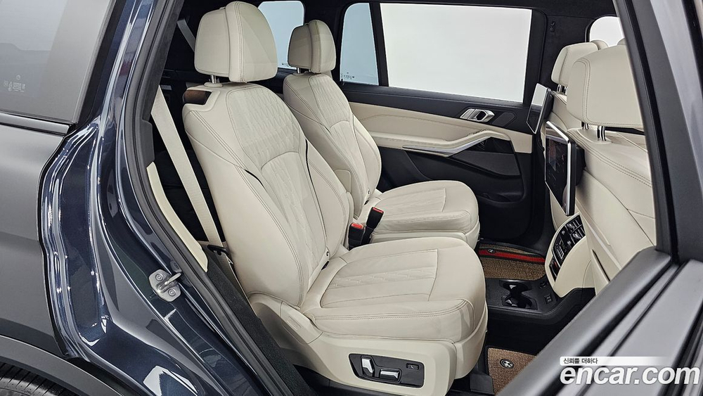 BMW X7 (G07) M50i 6-и местный (07.2022)