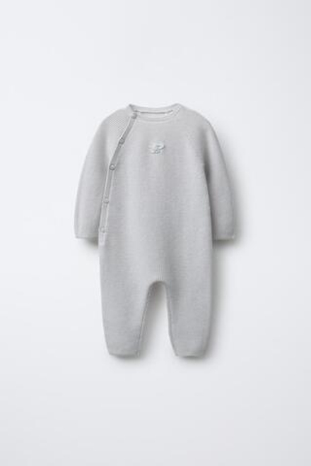ZARA ЖЕМЧУЖНЫЙ ТРИКОТАЖНЫЙ КОМБИНЕЗОН СО СЛОНОМ, СЕРО-СИНИЙ