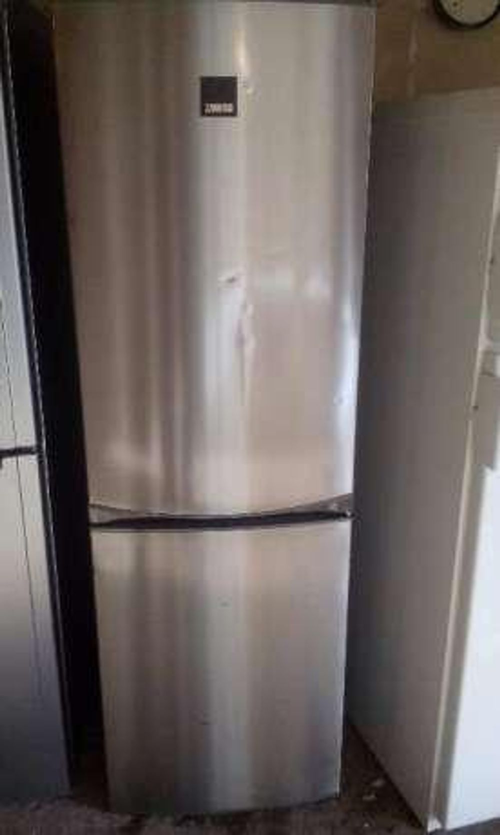 Ремонт холодильников Zanussi - цены, заказать ремонт холодильника Занусси на дому в Москве