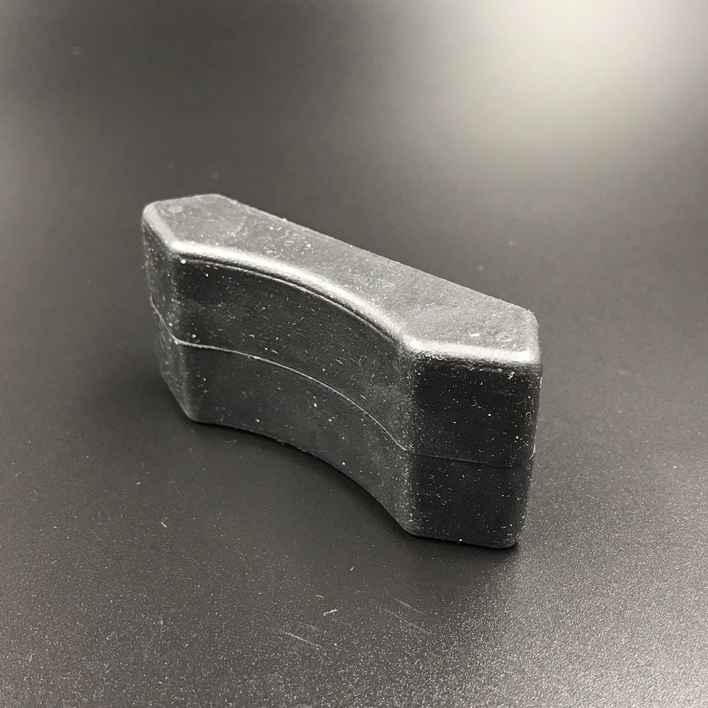 Демпфер опорный резиновый Tohatsu 9.9-18 (Нижный центральный) (Tohatsu)