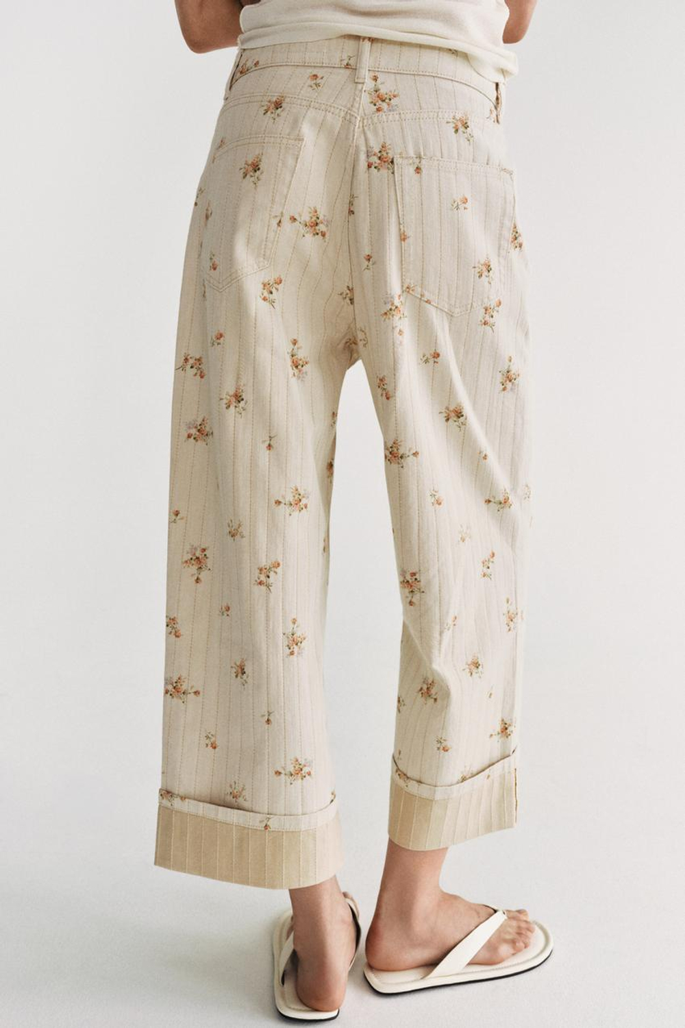 ZARA ДЖИНСЫ TAPERED СО СРЕДНЕЙ ПОСАДКОЙ И ЦВЕТОЧНЫМ ПРИНТОМ — ZW COLLECTION, БЕЖЕВЫЙ