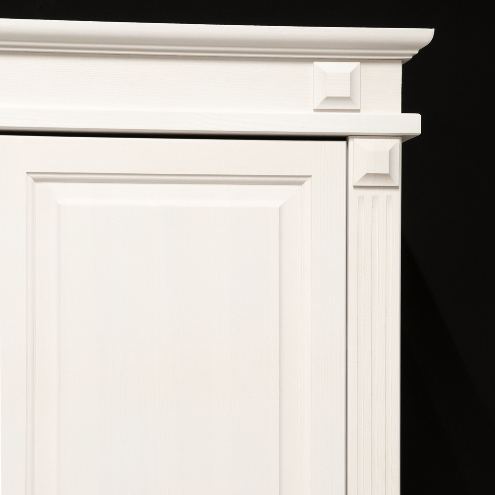 Шкаф для одежды распашной белый Харви трехдверный деревянный со штангой и полками, шкаф для вещей в прихожую и спальню с филенкой в викторианском стиле из массива сосны