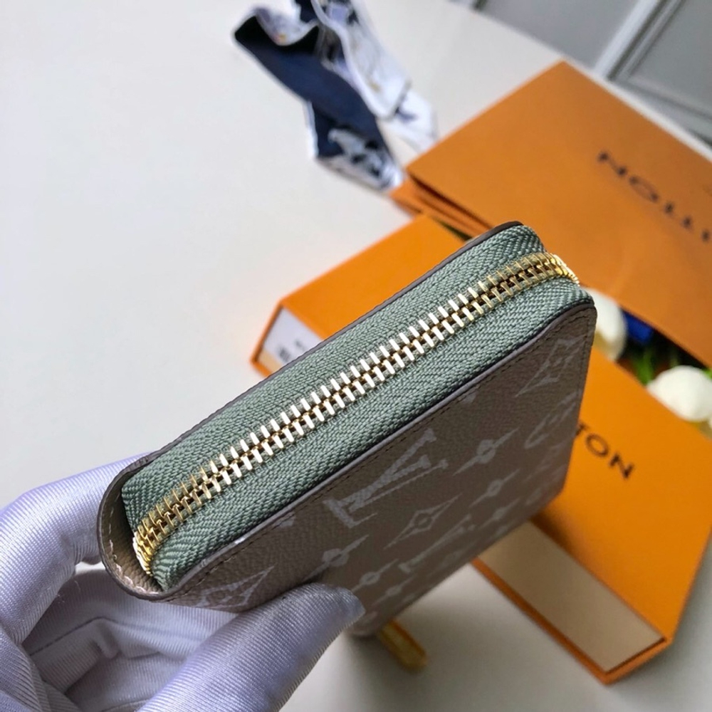Louis Vuitton Zippy Wallet