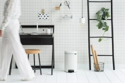Brabantia - Контейнер для мусора NewIcon 12л белый / артикул   111969  / GTIN 8710755111969
