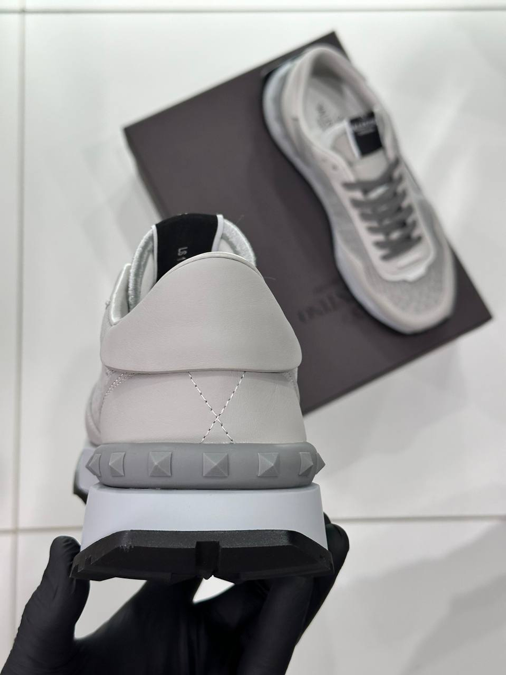 Кроссовки Valentino
