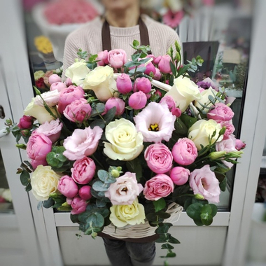 Авторская композиция в корзине