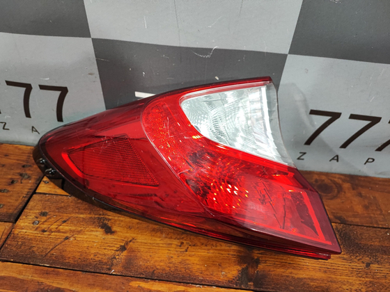 Фонарь задний левый Toyota C-HR 16-19 Б/У Оригинал 81560F4010