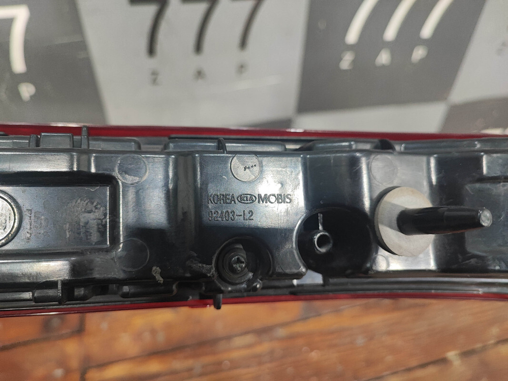 Фонарь задний центральный Kia K5 20-нв Б/У Оригинал 92403L2160