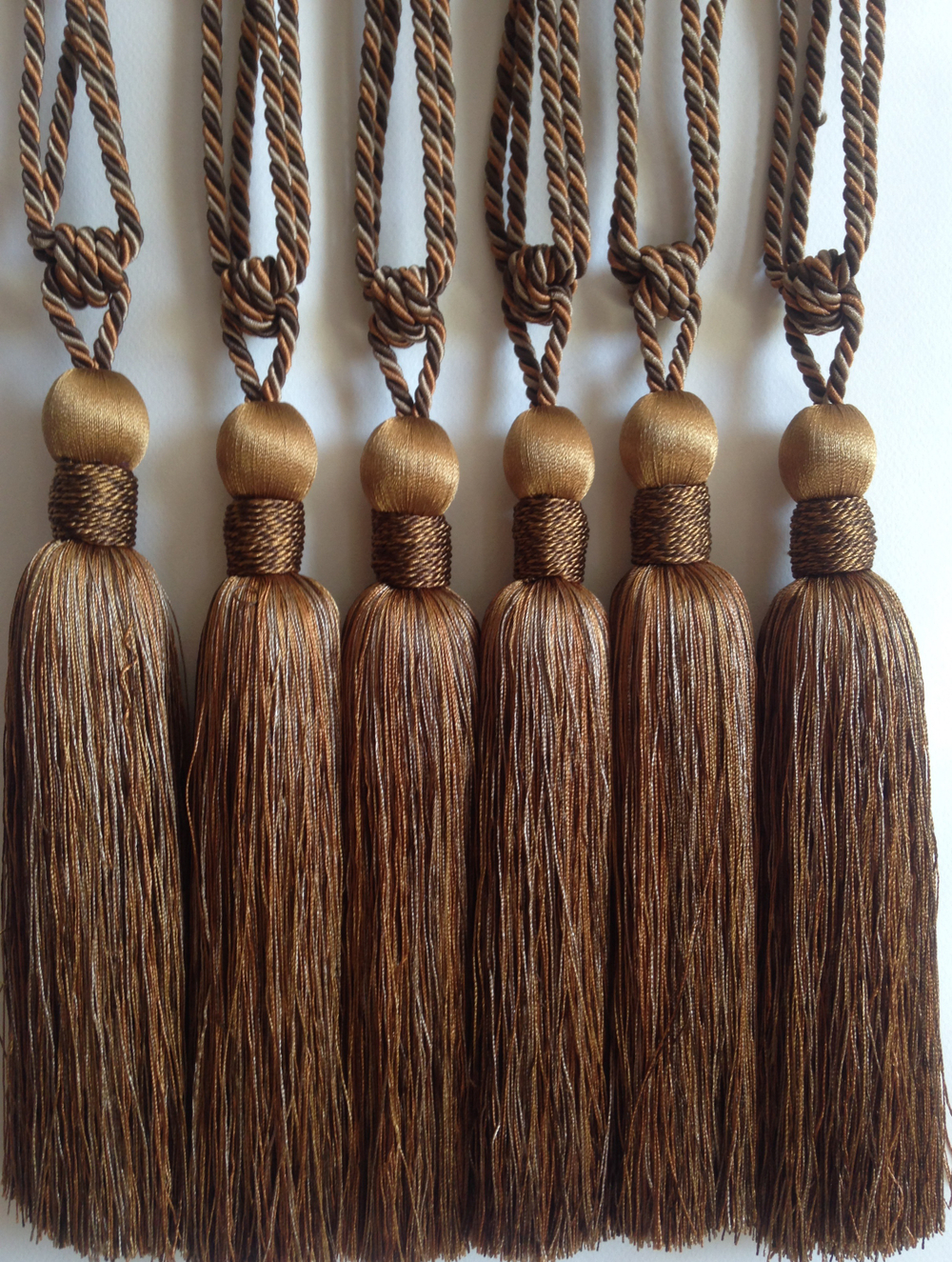 Кисть средняя New Trimmings арт. DB 02556 col. 07 (высота кисти 25,5 см)