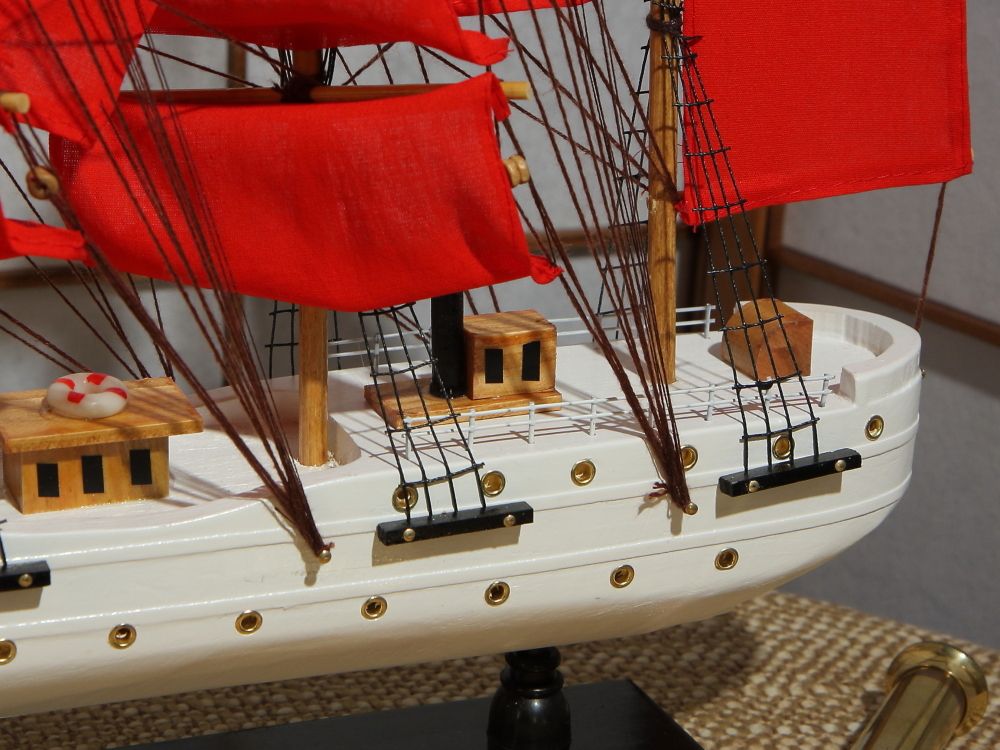 Meteor Lights Модель парусника Secret (Алые Паруса) 50 см