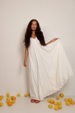 Платье на тонких бретелях макси