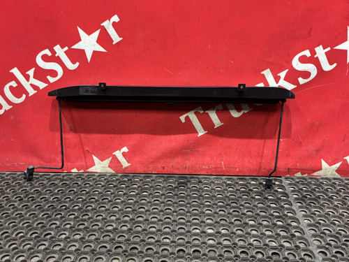 Солнцезащитная шторка левая 2023г