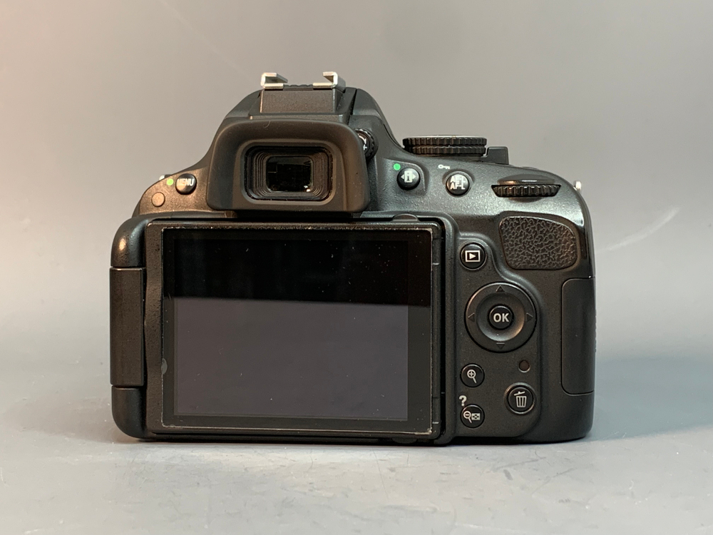 Nikon D5100 Kit 18-55mm 3.5-5.6G VR 331 кадров