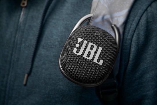 Портативная колонка JBL Clip 4 Black