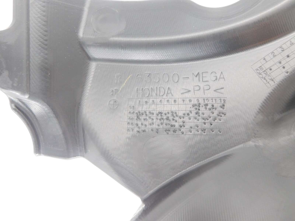 пластик рамы правый Honda Shadow 750 04-09 63550-MEG-670