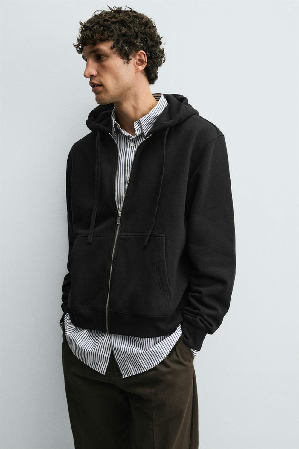 ZARA ТОЛСТОВКА С КАПЮШОНОМ НА МОЛНИИ, ЧЕРНЫЙ