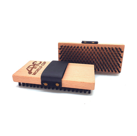 Щетка лыжная ручная ARC 2.0 RECTANGULAR WORLD CUP с жесткой стальной щетиной, расположенной под прямым углом, и черной нейлоновой щетиной по периметру, арт.ARCA0161