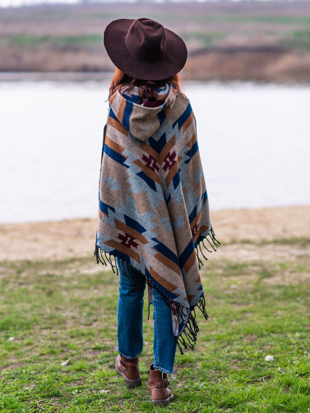 Пончо женское шерстяное с орнаментом