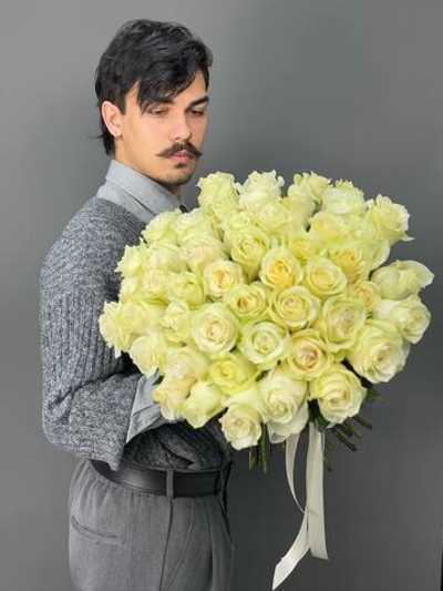 Монобукет из 51 белой розы