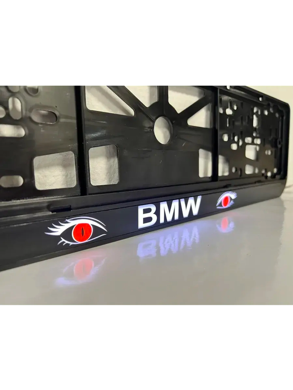 Рамка для номера с подсветкой. BMW RED Глаза