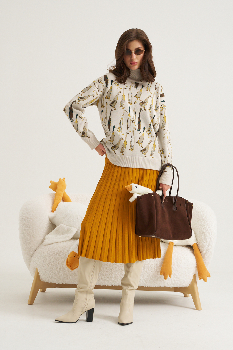 Джемпер бежевый с принтом