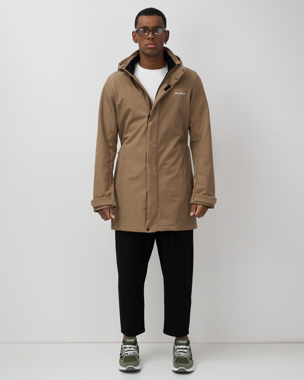 Парка спортивная мужская с капюшоном softshell бежевого цвета 9565B