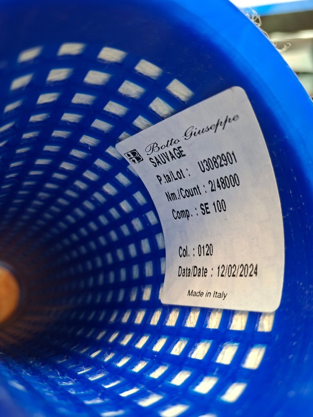 SAUVAGE- Botto Giuseppe; 100% шелк; 2400м/100гр; col.0120, цвет: кремовый; ТОЛЬКО бобинки: 265, 298 гр