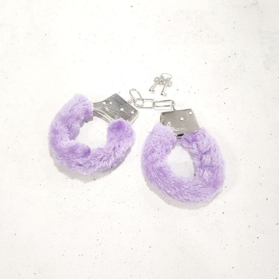 Наручники меховые, сиреневые