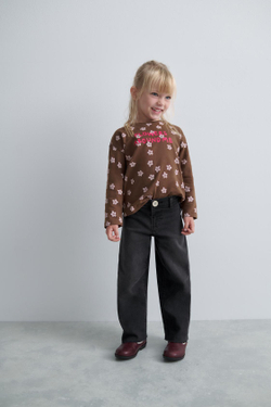 ZARA ФУТБОЛКА С ПРИНТОМ И НАДПИСЬЮ, ШОКОЛАДНЫЙ