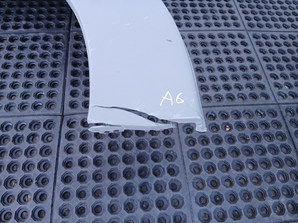 Корпус (дефект) подножек левый 2017г.