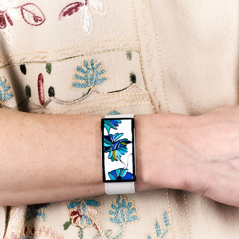 Браслет Fiore Luna на белом кожаном ремешке CB13599-1A