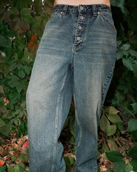 Джинсы-трубы с винтажным эффектом