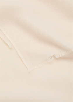 Шарф однотонный с необработанными краями