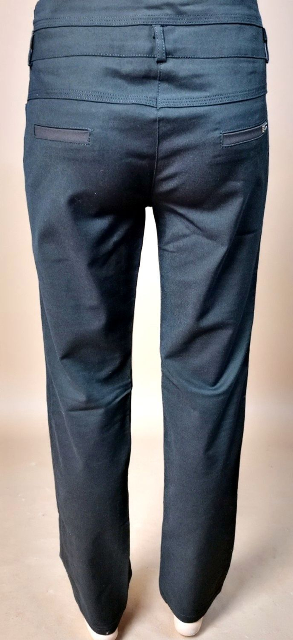 Брюки женские, размер 46, цвет чёрный