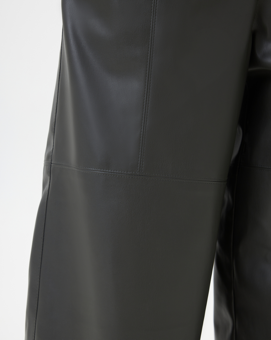 WIDE V-LEATHER TROUSERS
