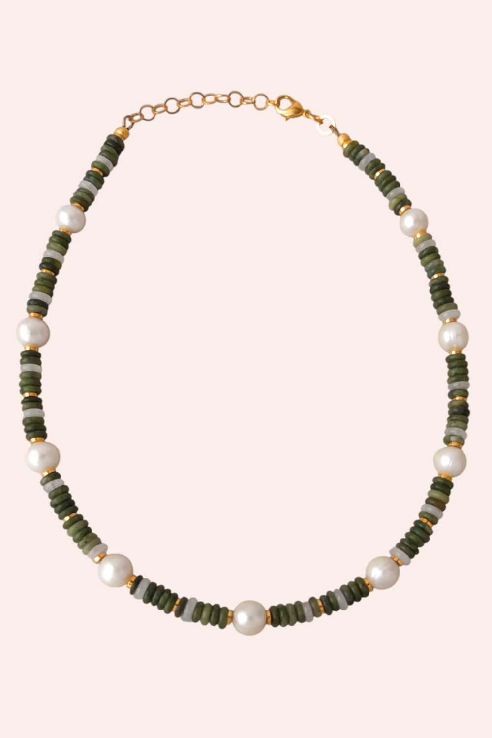 Ожерелье из пресноводного жемчуга и зелёного канадского нефрита