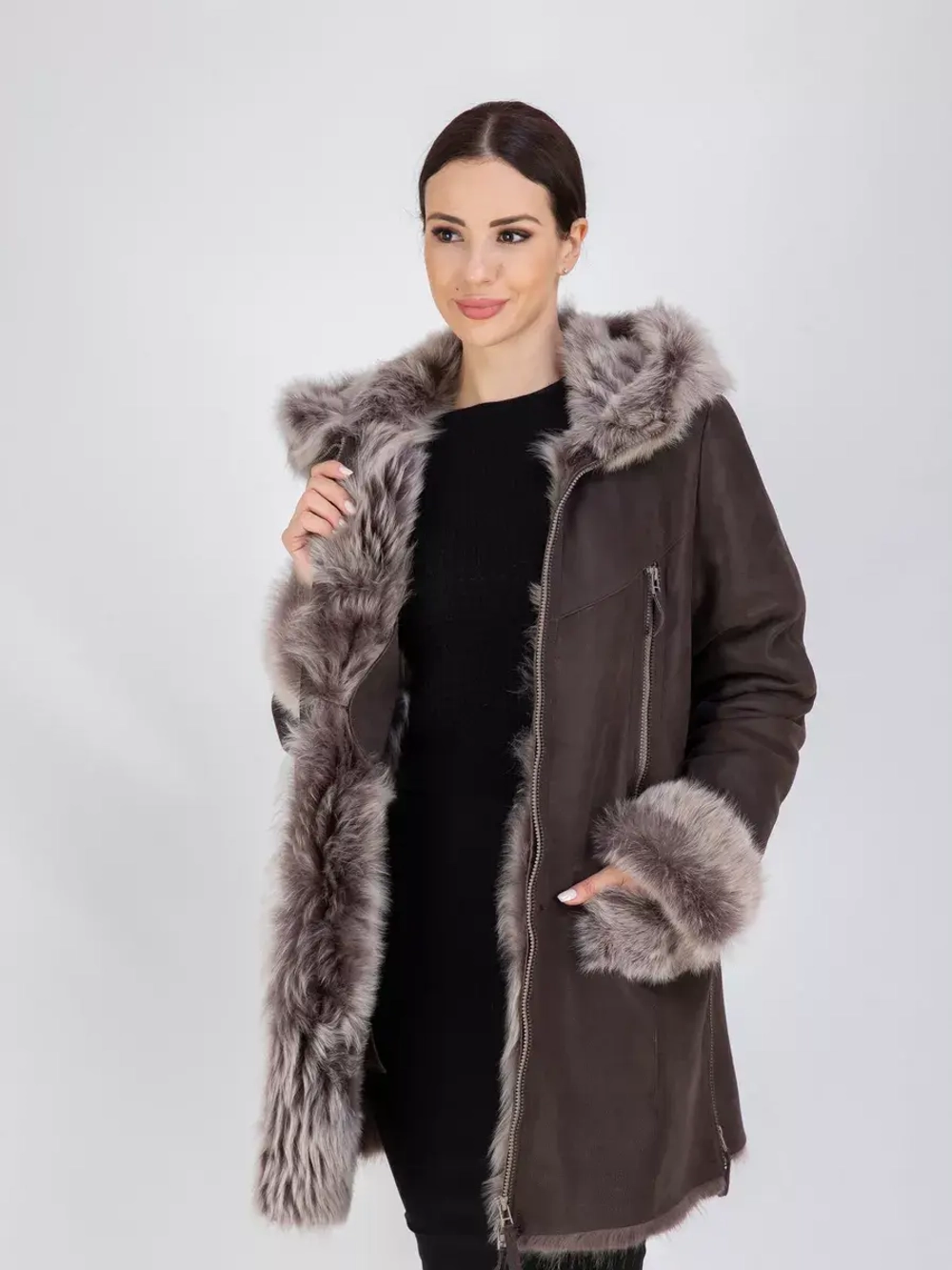 Дубленка натуральная с капюшоном зимняя