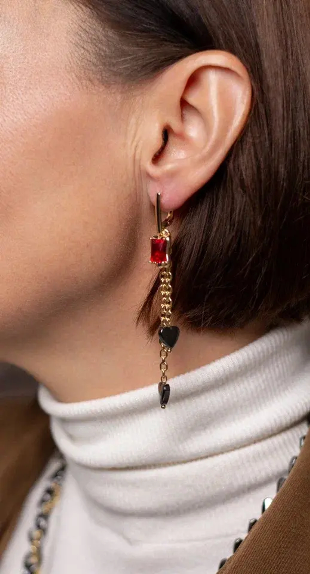 Серьги "Амора" с гематитом и красным цирконом, оттенок золото