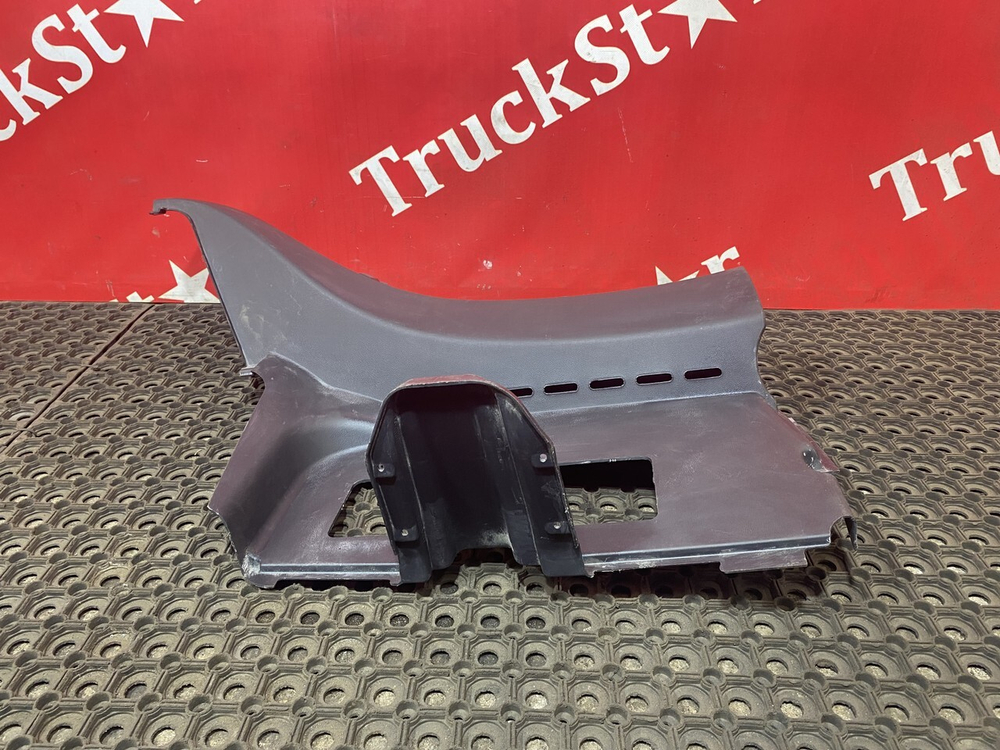 Обшивка передней панели правая 2023г.